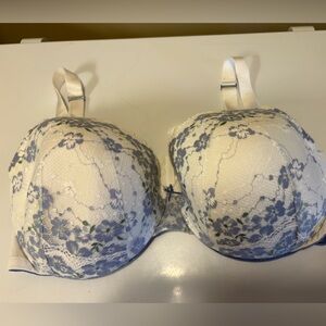 Cacique White and Blue Lace Bra